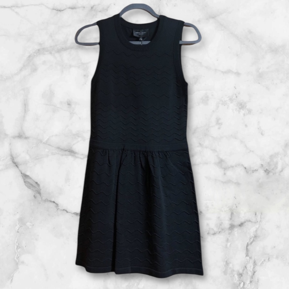 Romeo & Juliet couture black sleeveless knit dress zig zag pattern medium